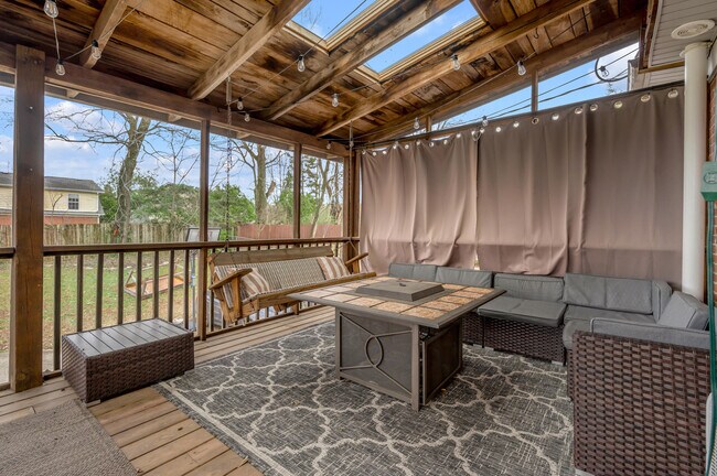 Building Photo - 653 Mt Vernon Dr