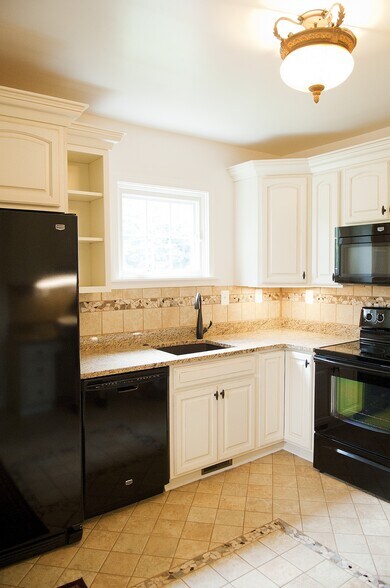 Building Photo - 6119 Bellona Ave