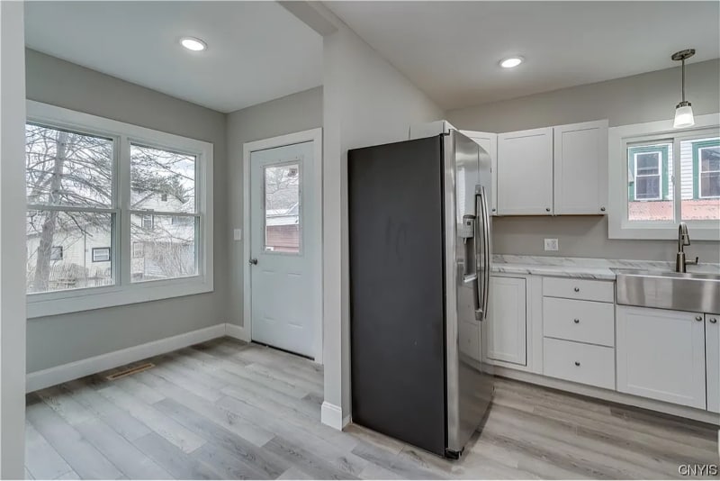 Building Photo - 135 N Washington St