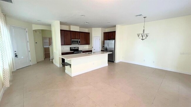 Building Photo - 8639 Via Trieste Dr