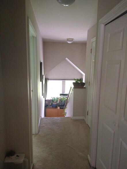 Building Photo - 178 E Redrock Dr