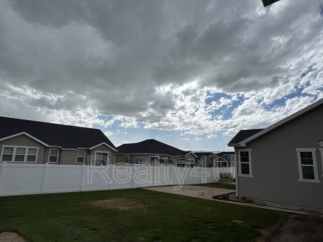 Building Photo - 1433 Dairy Ln