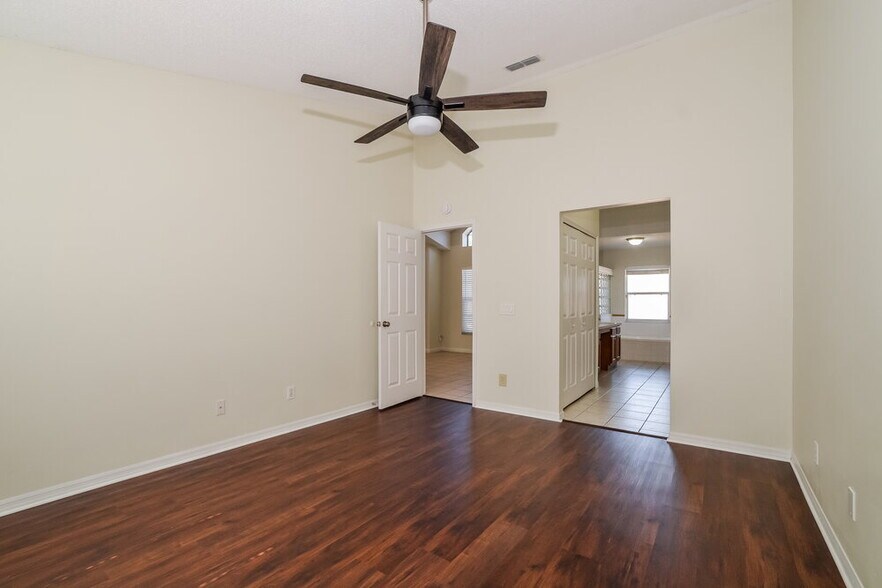 Building Photo - 8000 Stirrupwood Ct