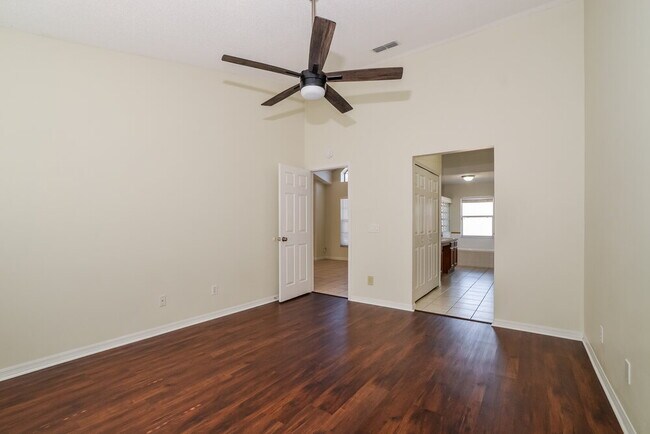 Building Photo - 8000 Stirrupwood Ct