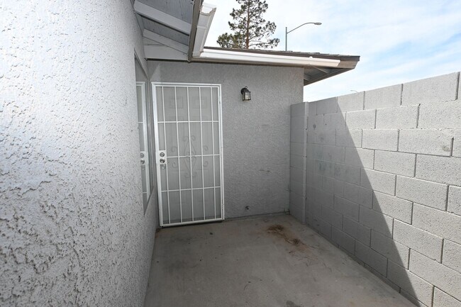 Building Photo - 2334 N Lamb Blvd