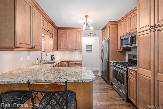 Building Photo - 2471 Woodcliff Trail