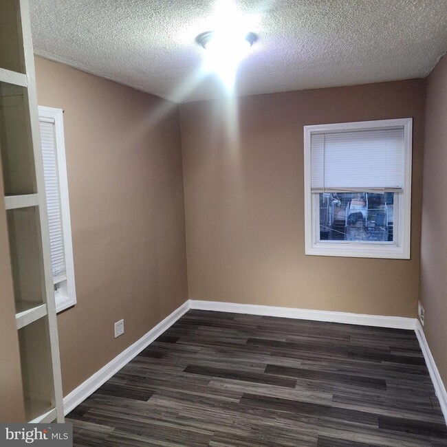 Building Photo - 7528 Rabon Ave