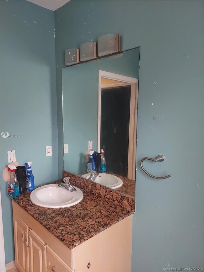 Building Photo - 7991 NW 44th Ct