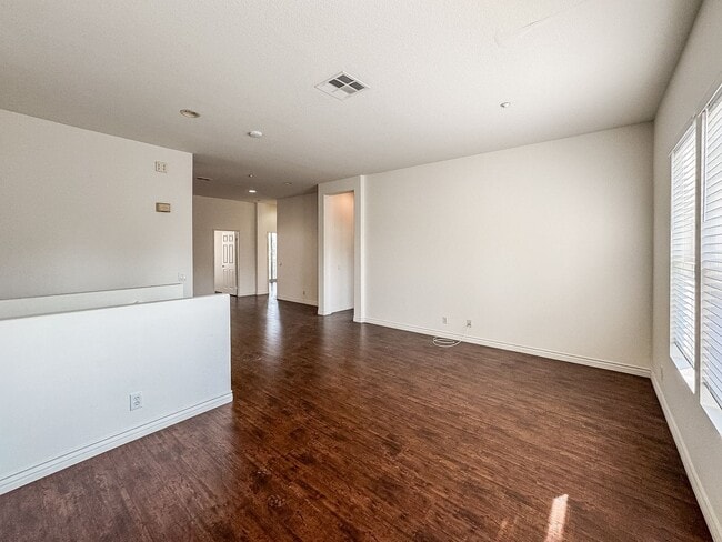 Building Photo - Beautiful 3 Bd/2Ba Spacious Home in Fullerton w/AC and Ample Community Amenities!