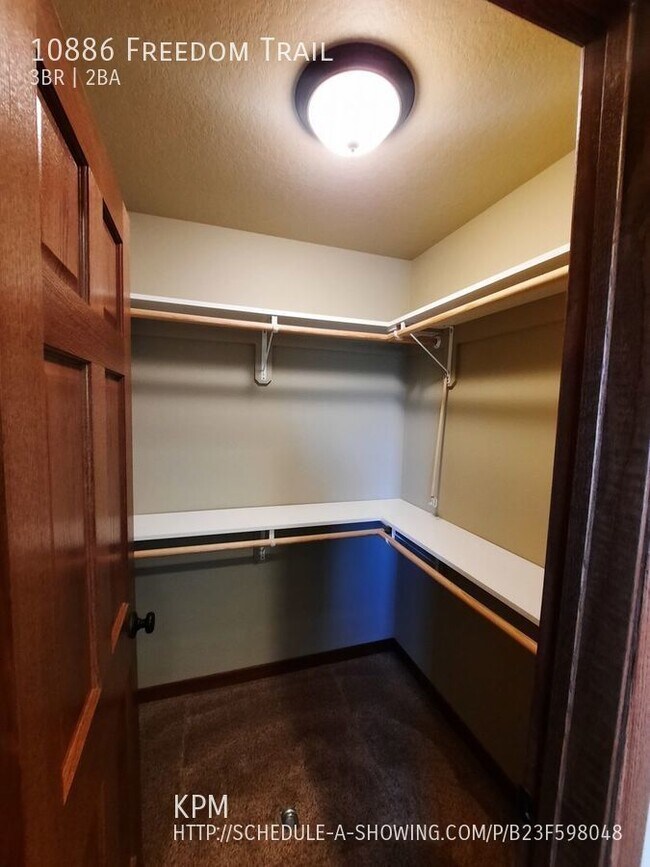 Building Photo - 3 BEDROOM | 2 BATH | DOUBLE GARAGE | SUMME...