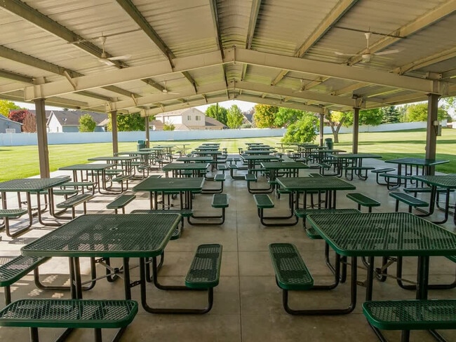 Building Photo - 151 Cub St W