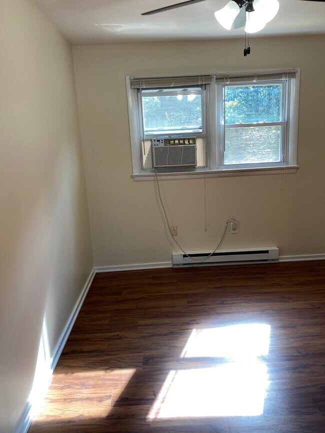 Building Photo - 480 Berkshire Ln