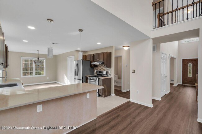 Building Photo - 9 Dolphin Ct