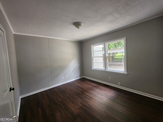 Building Photo - 4117 Lake Dr