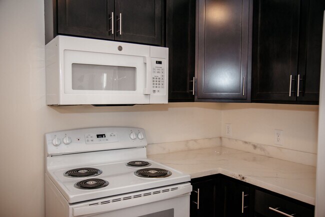 Building Photo - 253 E Main St