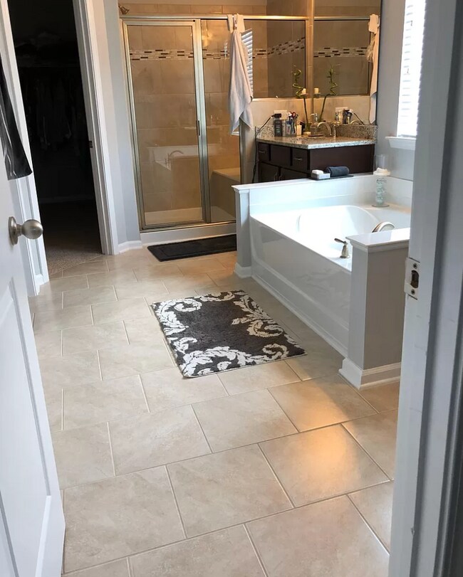 Building Photo - 112 Shadow Hawk Dr