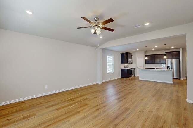 Building Photo - 3 Bedroom 2 bath with Home Office and 2 ca...