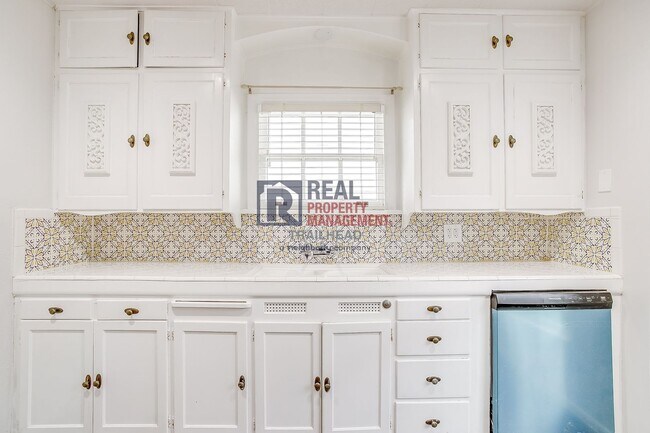 Building Photo - Spacious 3 bed 2 bath Monticello Duplex with Loft