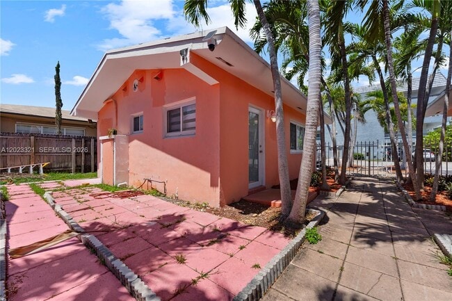 Building Photo - 13185 Emerald Dr
