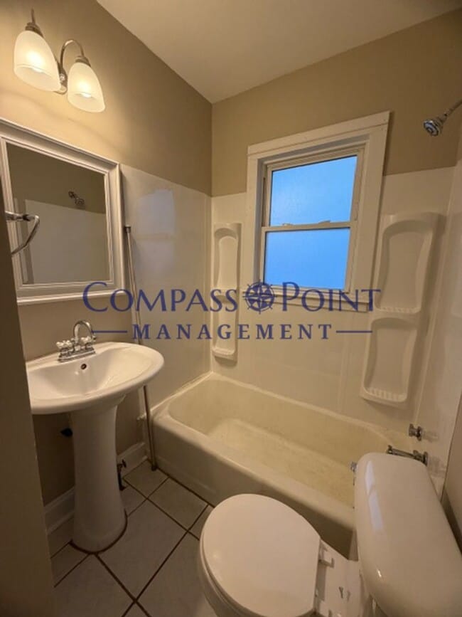 Building Photo - Your New Home Awaits! First Month Rent Free!!!