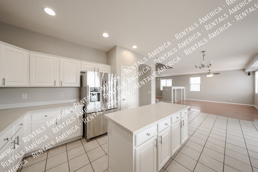 Building Photo - 14605 W Verde Ln