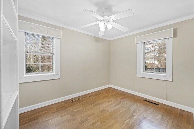 Building Photo - 9485 Waterman Dr