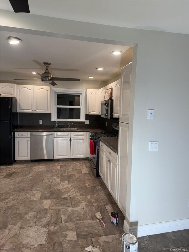 Building Photo - 168 Bennett Ave