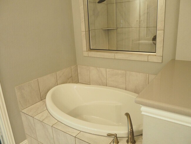 Building Photo - 4 Bed 3.5 Bath in Harvest