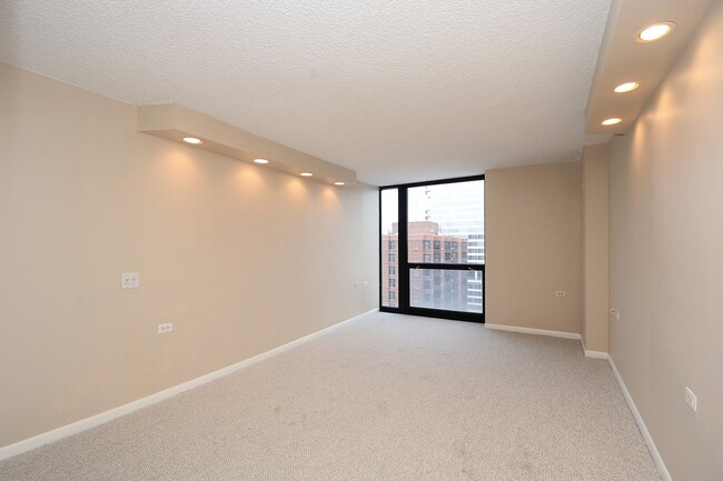 Building Photo - 1122 N Clark St