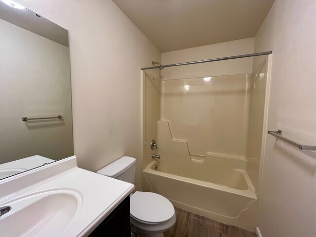 Building Photo - 2 Bedroom | 2 Bathroom | Apartment