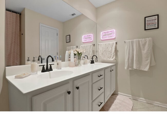 Building Photo - 123 Sweet Bailey Cove