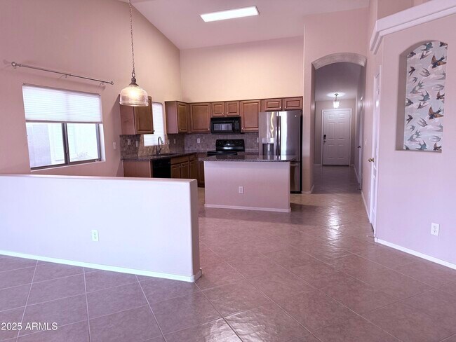 Building Photo - 320 Phantom Dr