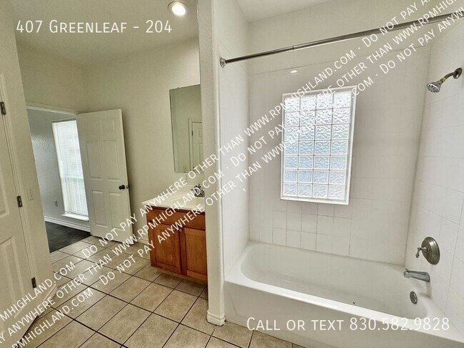 Building Photo - 407 Greenleaf-204