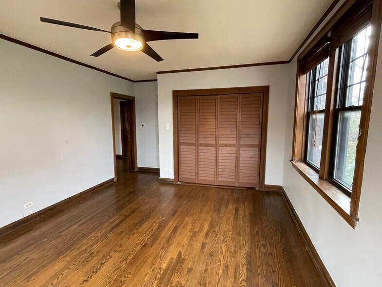 Master bed - 4515 N Wolcott Ave