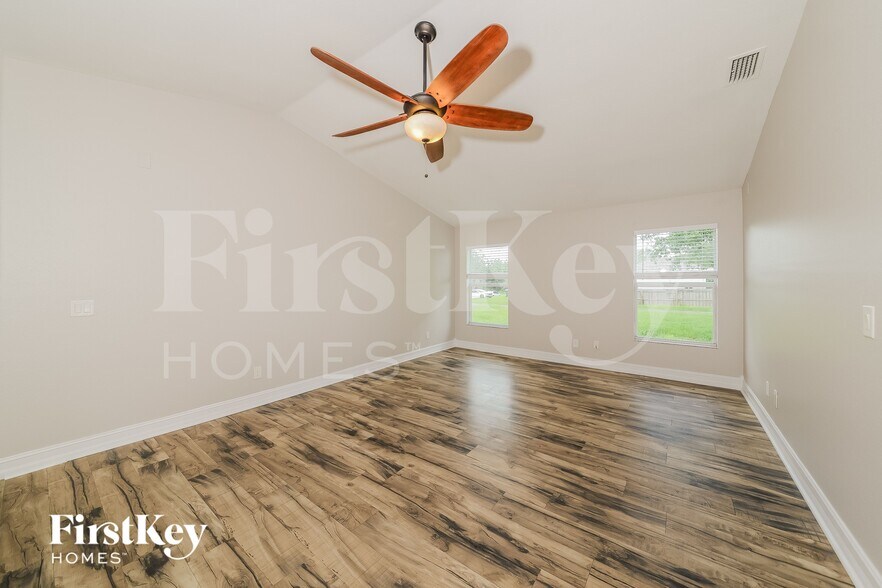 Building Photo - 6177 Hollywood Ave