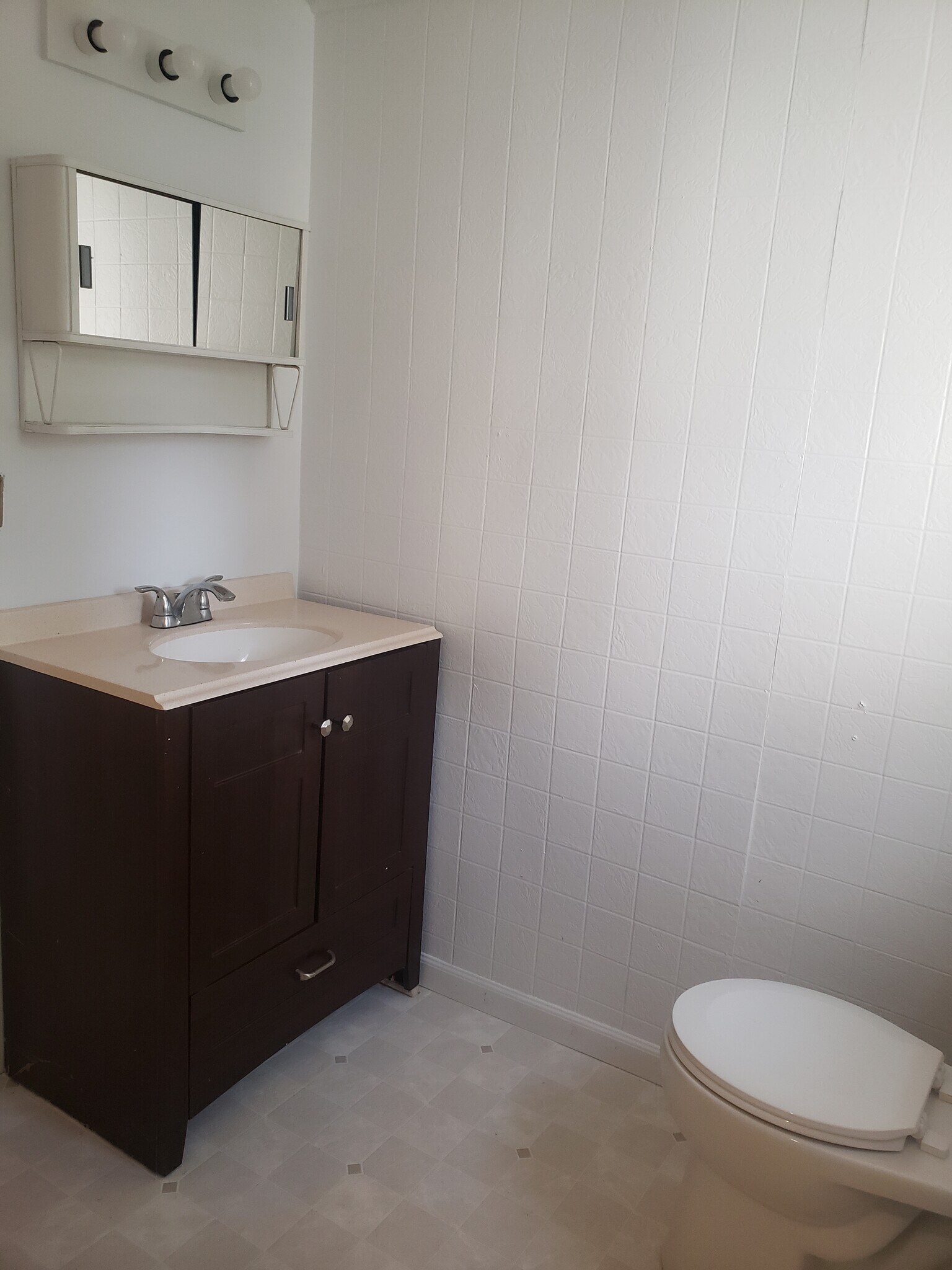 Building Photo - 28 Western Ave