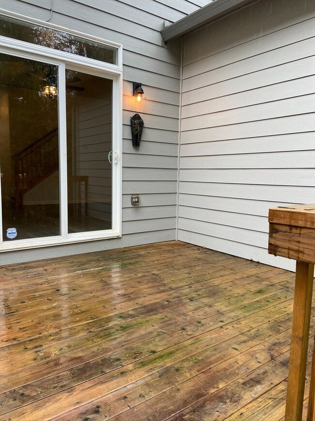 Building Photo - Wonderful 3B/2.5Ba Home that Backs to Peac...