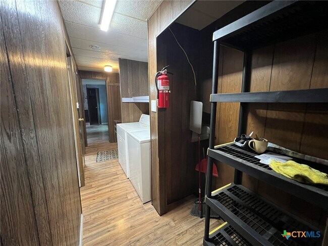 Building Photo - 144 Deer Ln