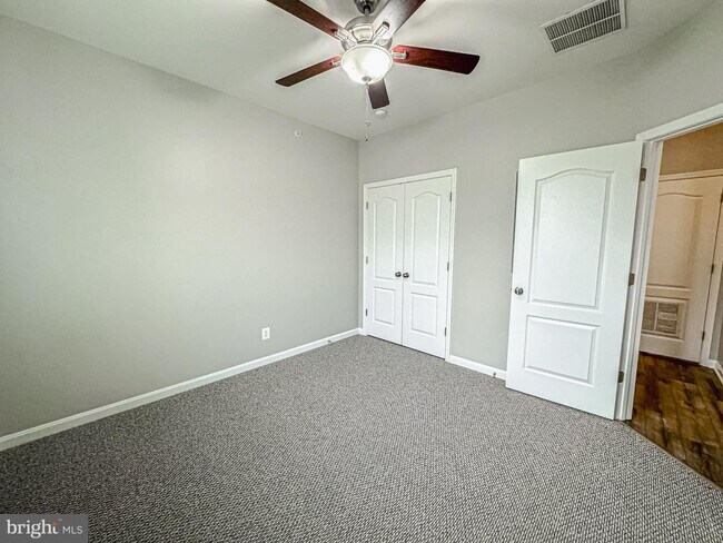 Building Photo - 42212 Water Iris Terrace