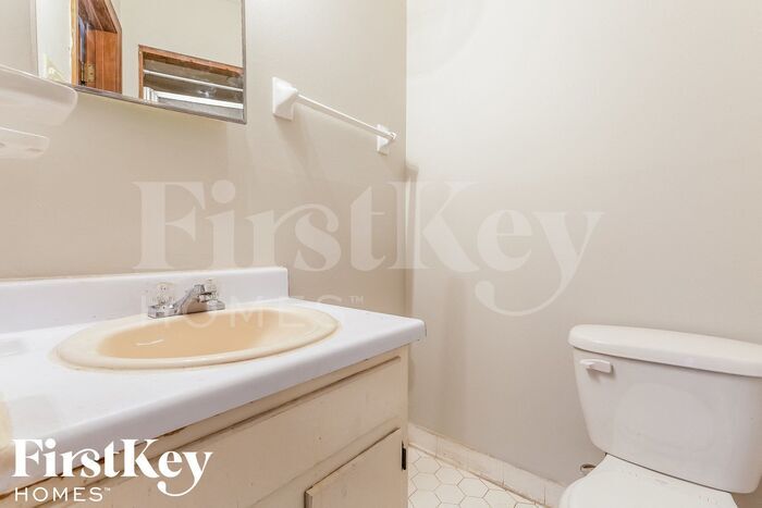 Building Photo - 5982 Rosewind Cir W