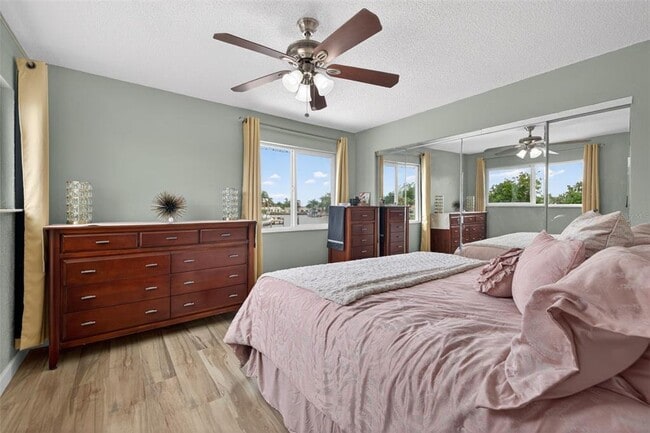 Building Photo - 6537 Cape Hatteras Way NE