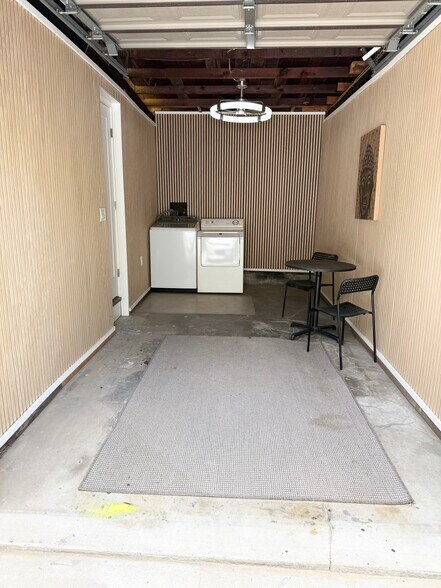 Building Photo - 1082 Meadowbrook Ave