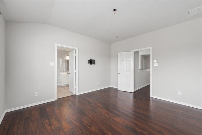 Building Photo - 14425 Rosehedge Ct