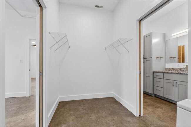 Building Photo - Quince, Fünfzehn, Fifteen!