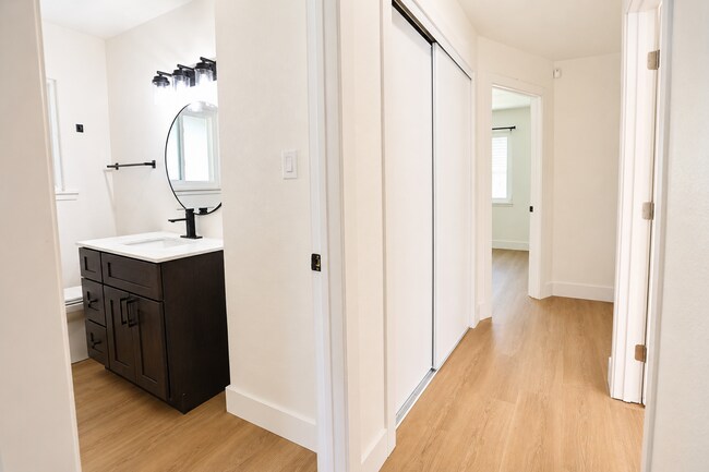 Building Photo - Adorable 1 Story Home For You, 2 weeks free rent
