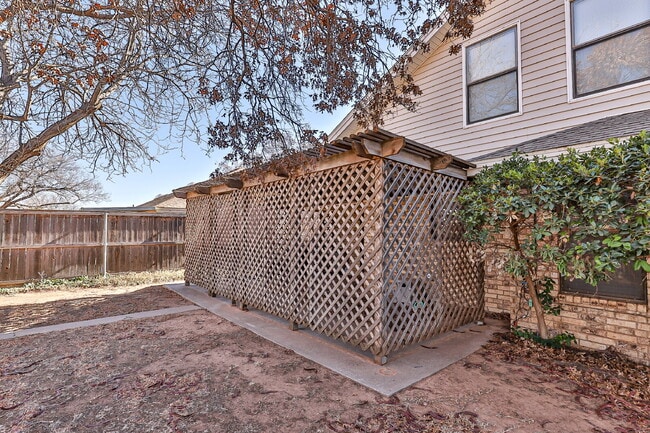 Building Photo - *Two Story Beauty in Preston Smith*