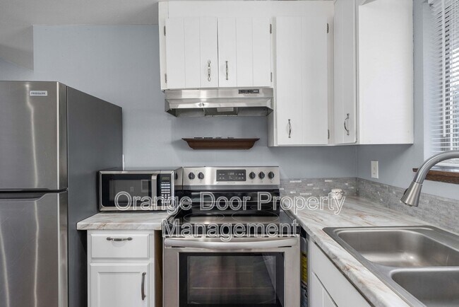 Building Photo - 1613 Wheeler St S
