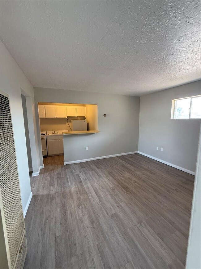 Building Photo - 1020 S Rock Island Ave