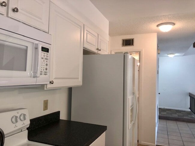 Building Photo - MOVE IN MARCH! 2 Story-Spacious 3 beds 2.5 bath townhouse with attached 2 car garage!!