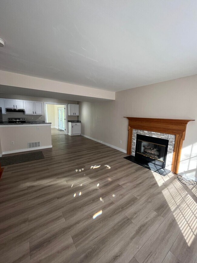 Building Photo - 5090 Silver Bow Dr
